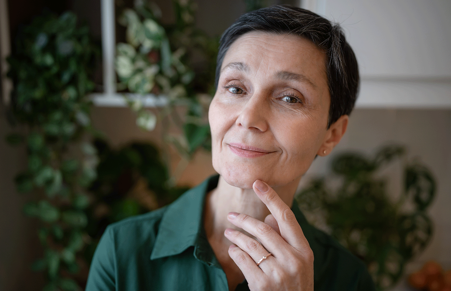 Imagem de uma mulher com névoa mental na menopausa